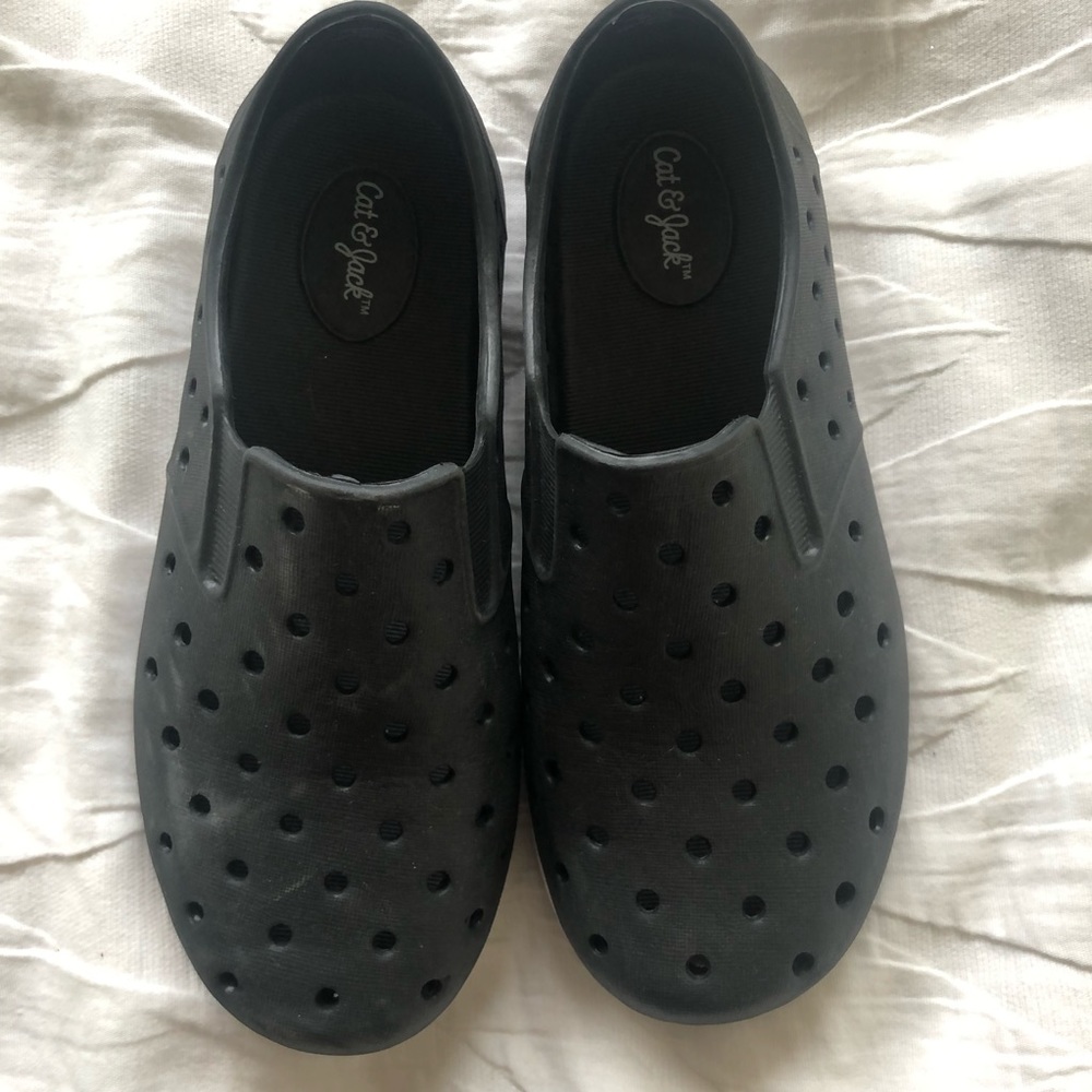 Black cat and jack water shoes